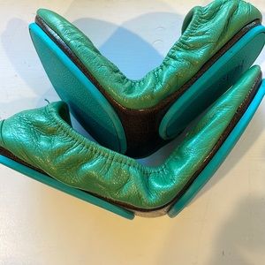 Tieks clover green flats size 8 in gently used condition